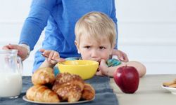 Yemek seçen çocuklara yeni yiyecekleri denetmenin yolu: Çoklu tabak düzeni nedir?
