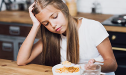 Yemek yemeyen çocuklar için 3 adımda çözüm: Uzmanı anlatıyor