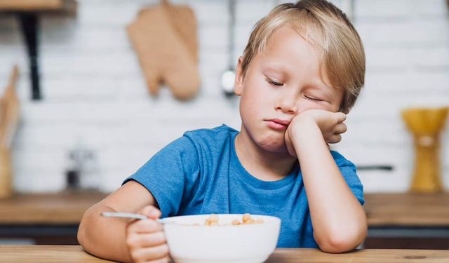 Hiç yemek yemeyen çocuğa ne yapmalı, nasıl davranmalı?